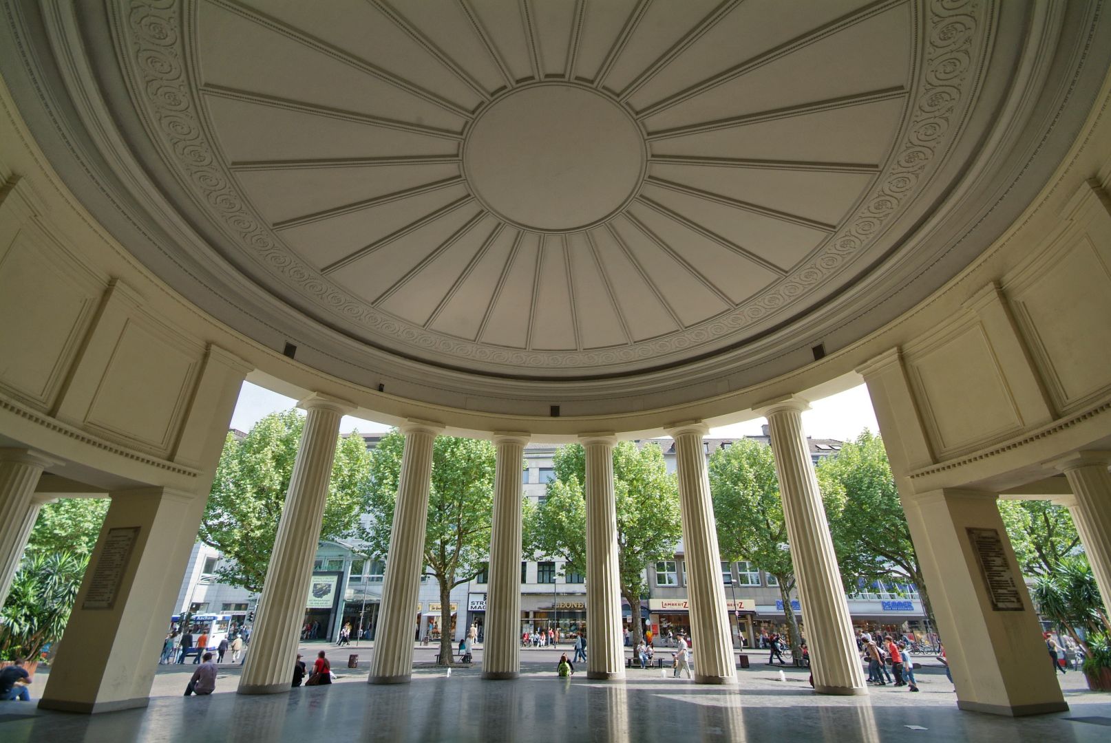HEADER Elisenbrunnen Rotunde innen mit Decke