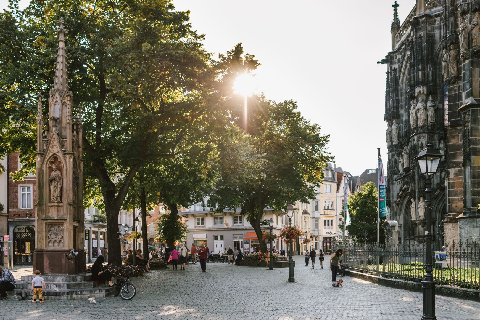 Münsterplatz mit Brunnen